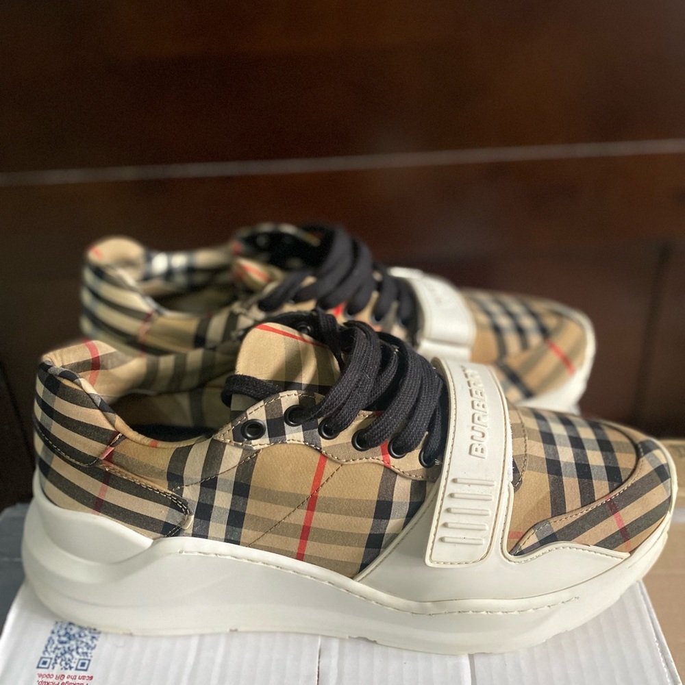 Burberry sneakers